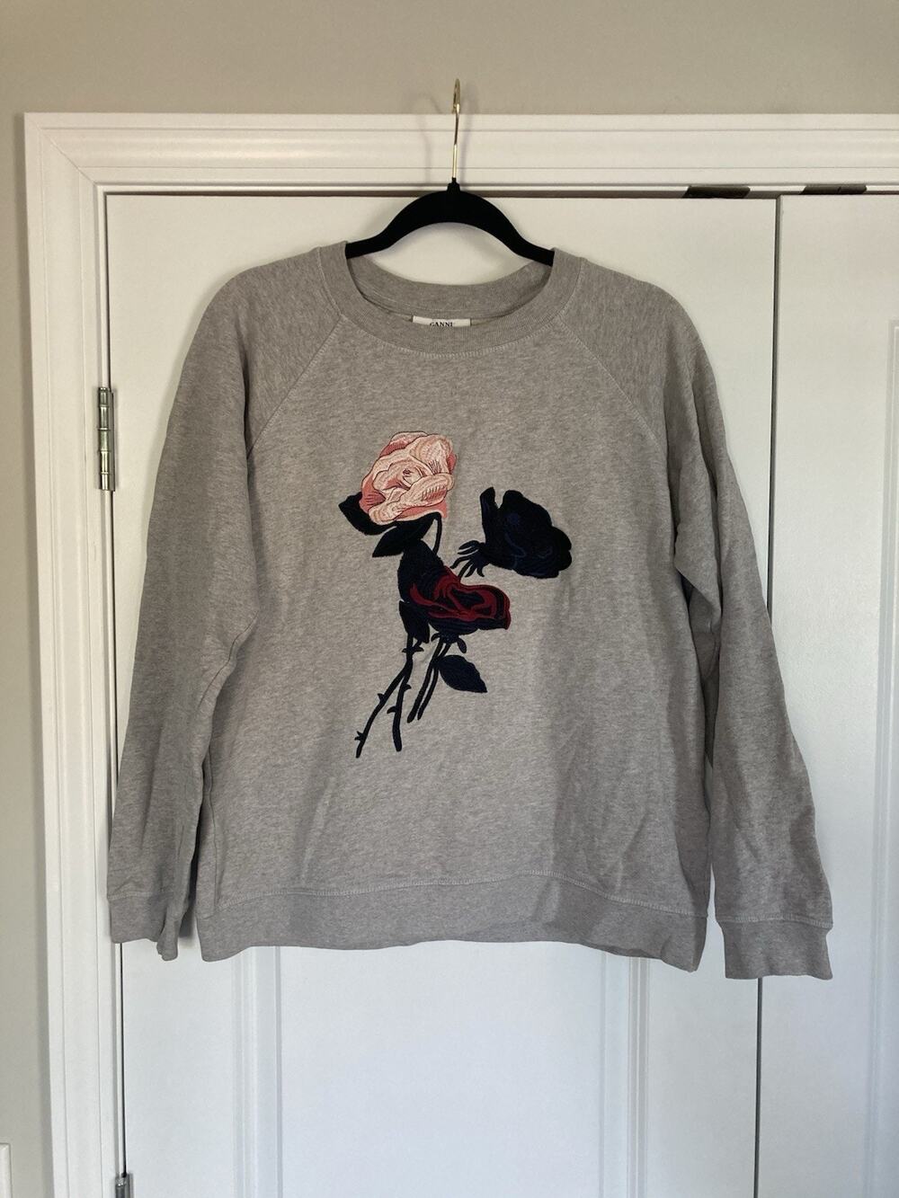 GANNI Gray Sweatshirt Women’s Dark Rose Embroidered Crewneck Pullover Medium